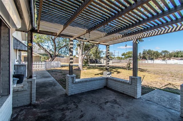 125 Magee Lane, Robstown, TX 78380