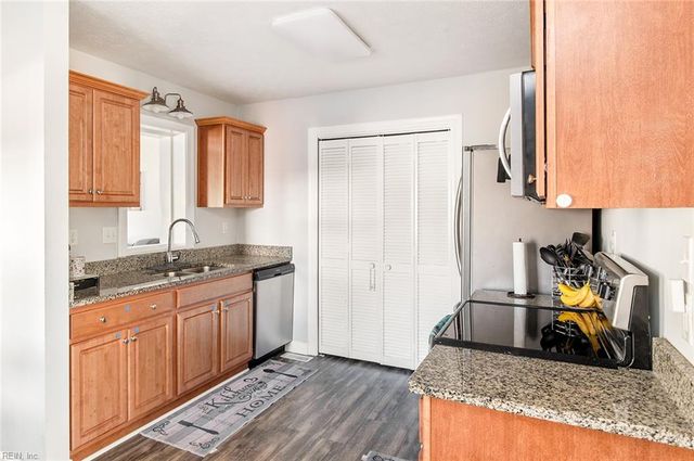 306 Lynnhaven DR, Hampton, VA 23666