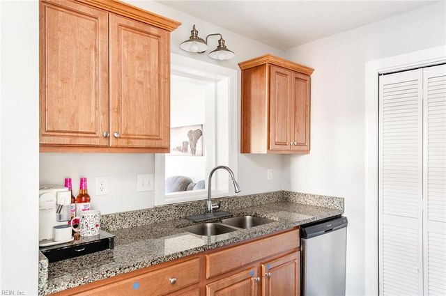 306 Lynnhaven DR, Hampton, VA 23666