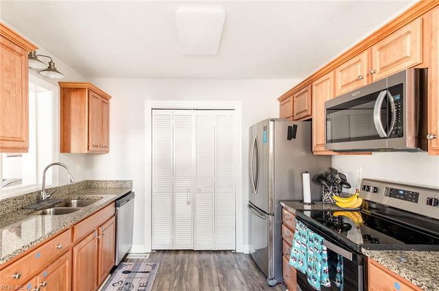 306 Lynnhaven DR, Hampton, VA 23666