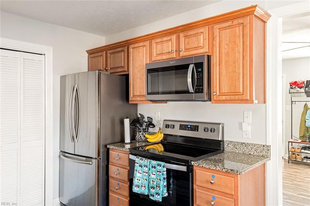 306 Lynnhaven DR, Hampton, VA 23666