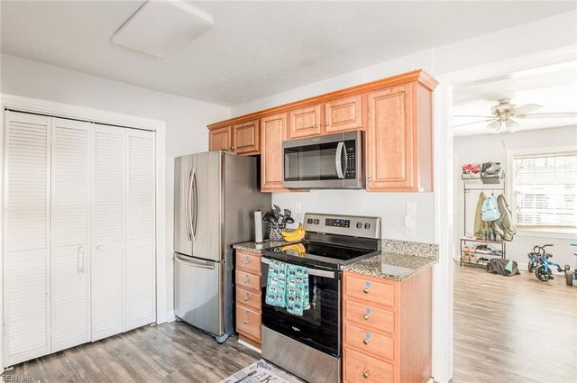 306 Lynnhaven DR, Hampton, VA 23666