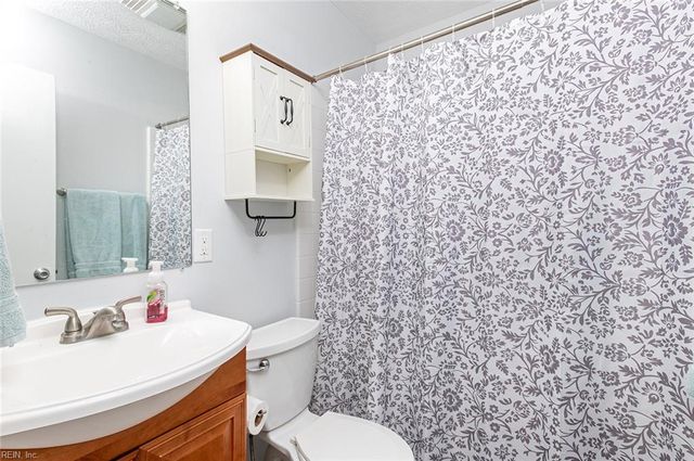 306 Lynnhaven DR, Hampton, VA 23666