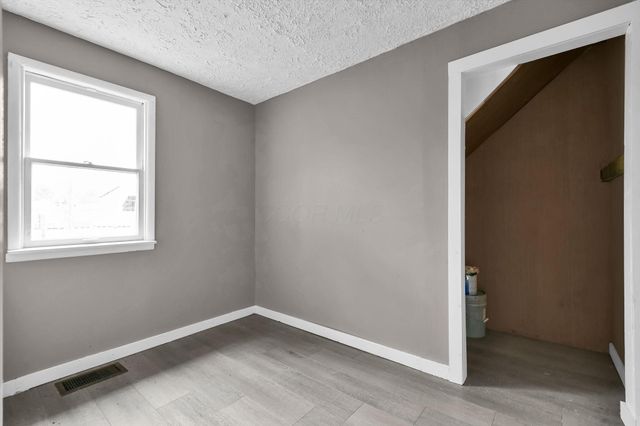 167 Essex Street, Newark, OH 43055