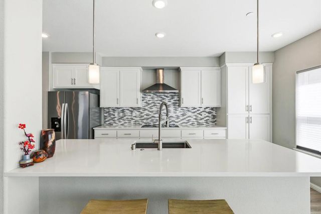 220 Waters Park Circle 101, San Mateo, CA 94403