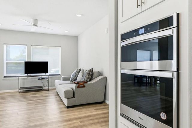 220 Waters Park Circle 101, San Mateo, CA 94403