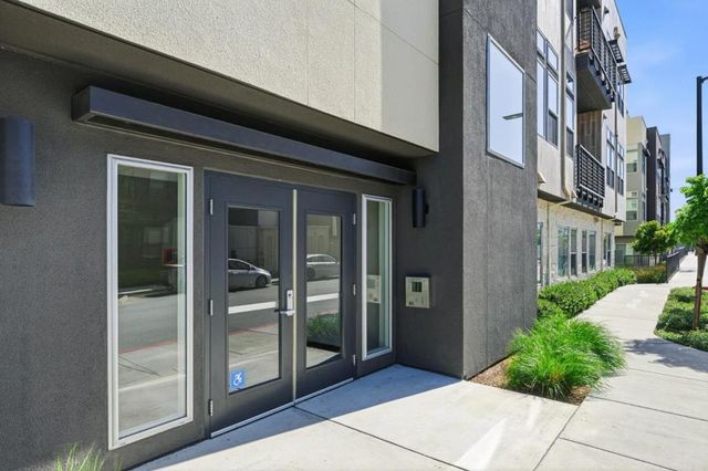 220 Waters Park Circle 101, San Mateo, CA 94403