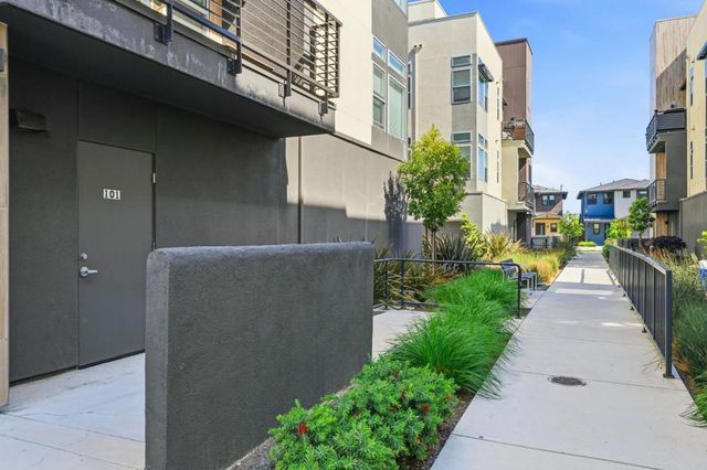 220 Waters Park Circle 101, San Mateo, CA 94403