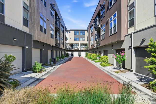 220 Waters Park Circle 101, San Mateo, CA 94403