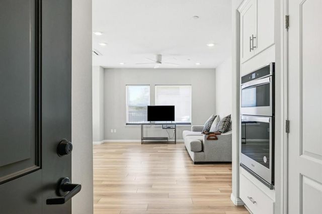 220 Waters Park Circle 101, San Mateo, CA 94403