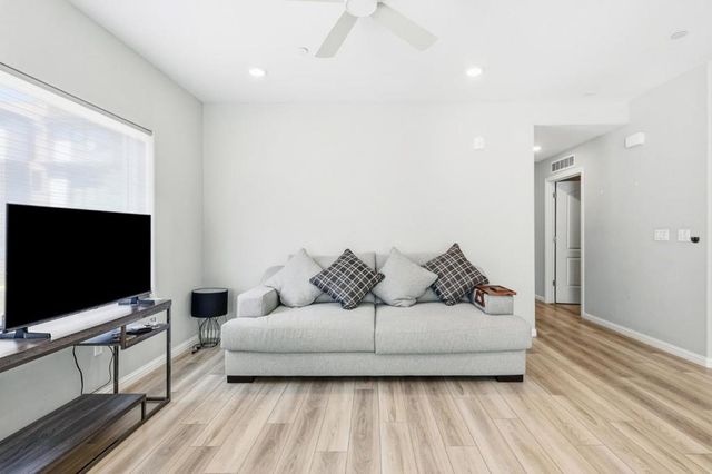 220 Waters Park Circle 101, San Mateo, CA 94403