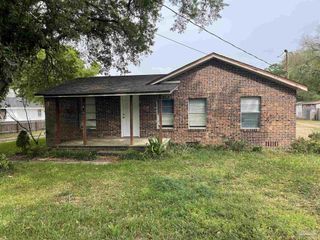 4604 Woodbine Rd, Pace, FL 32571