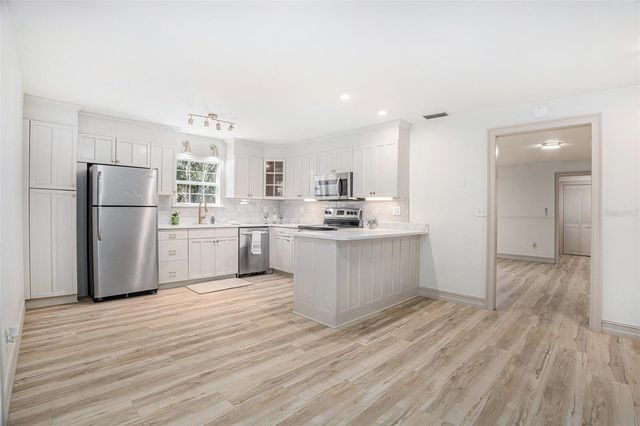 403 E CAROLINA AVENUE, Plant City, FL 33563