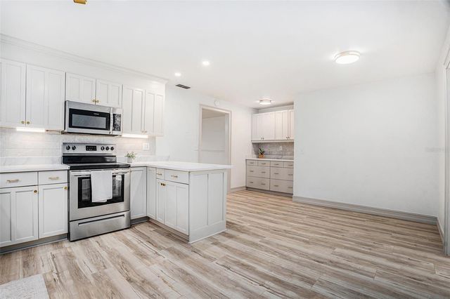 403 E CAROLINA AVENUE, Plant City, FL 33563