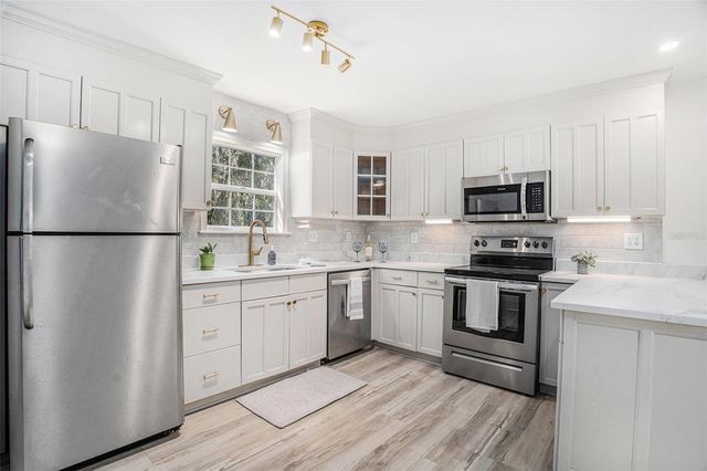 403 E CAROLINA AVENUE, Plant City, FL 33563