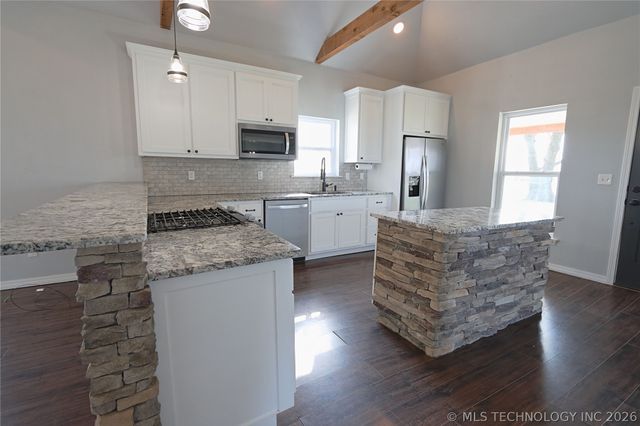 25437 E 690 Road, Wagoner, OK 74467