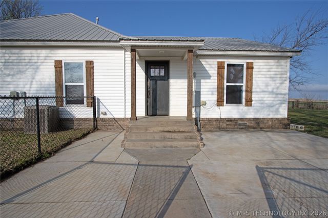 25437 E 690 Road, Wagoner, OK 74467