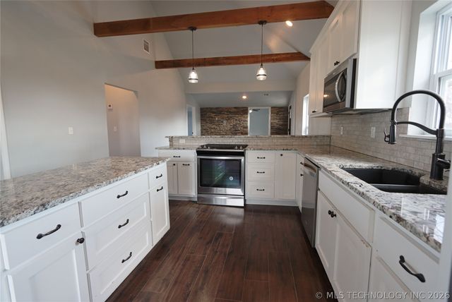 25437 E 690 Road, Wagoner, OK 74467