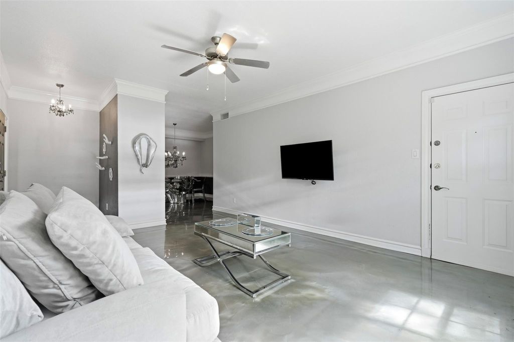 2700 Revere Street 121, Houston, TX 77098