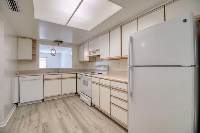 6334 NEWTOWN CIRCLE 34B4, Tampa, FL 33615