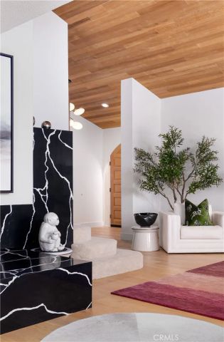 228 W Kavenish Drive West, Rancho Mirage, CA 92270