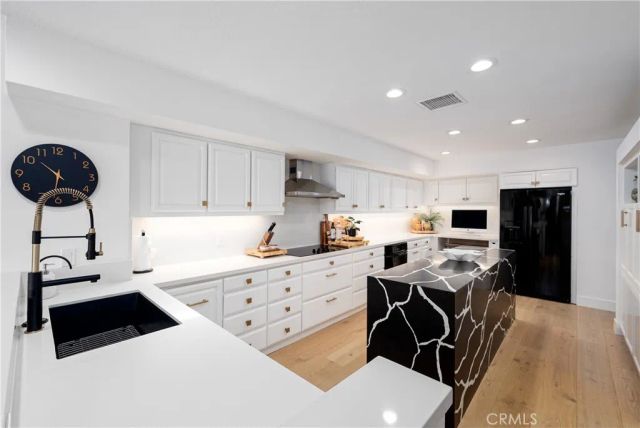 228 W Kavenish Drive West, Rancho Mirage, CA 92270