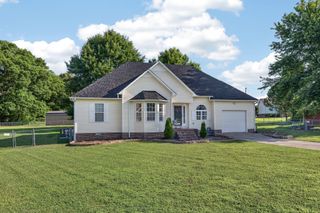 6 Robinwood Dr, Fayetteville, TN 37334