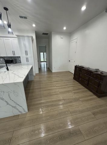 319 W WEST STREET, Tampa, FL 33602