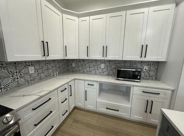 319 W WEST STREET, Tampa, FL 33602