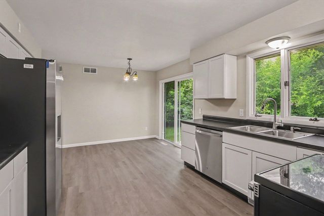 6083 Woodlea Drive, Kalamazoo, MI 49048