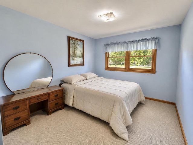 875 Anthony LANE, Brookfield, WI 53045