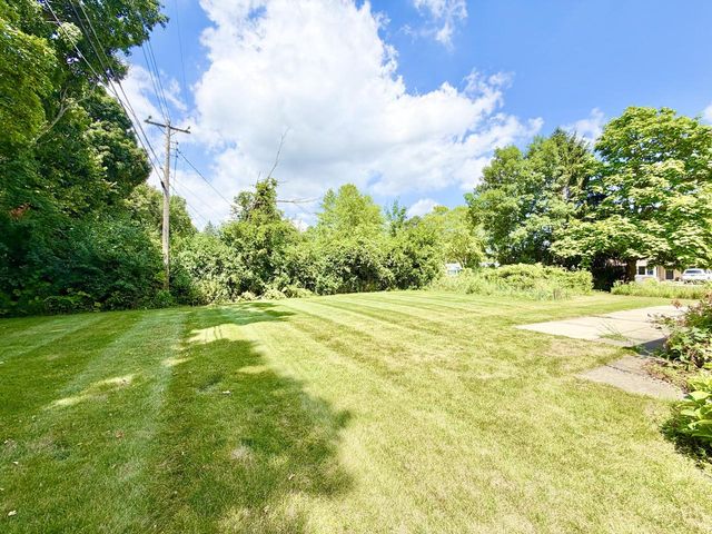 875 Anthony LANE, Brookfield, WI 53045