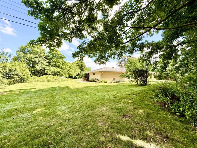 875 Anthony LANE, Brookfield, WI 53045