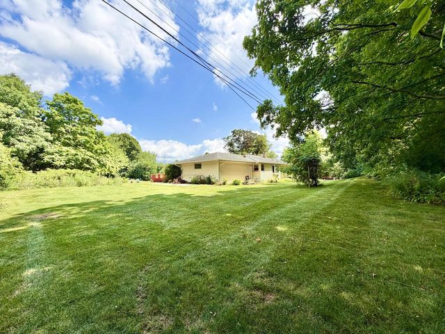 875 Anthony LANE, Brookfield, WI 53045