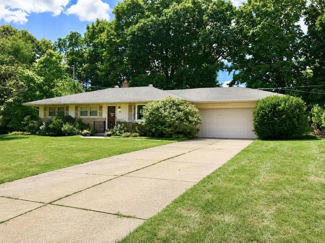 875 Anthony LANE, Brookfield, WI 53045