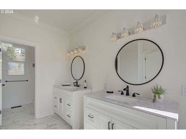 130 UPLAND Dr, Woodland, WA 98674