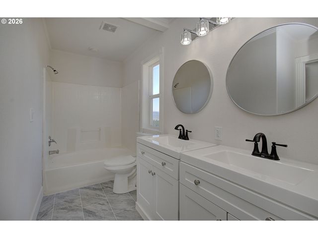 130 UPLAND Dr, Woodland, WA 98674