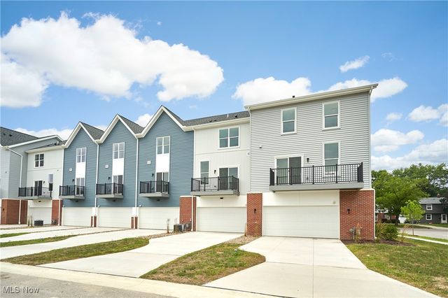 600 Mull Avenue 10, Akron, OH 44313