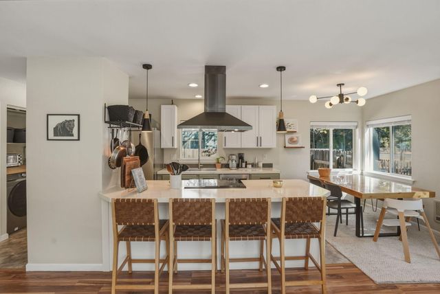 55601 Swan Road, Bend, OR 97707