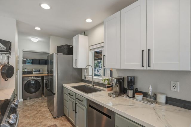 55601 Swan Road, Bend, OR 97707