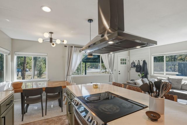 55601 Swan Road, Bend, OR 97707