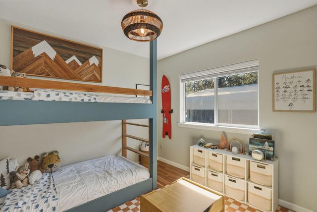 55601 Swan Road, Bend, OR 97707