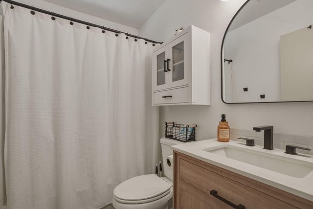 55601 Swan Road, Bend, OR 97707