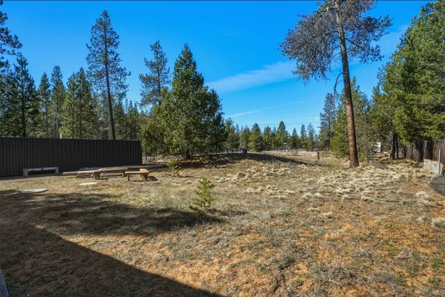 55601 Swan Road, Bend, OR 97707