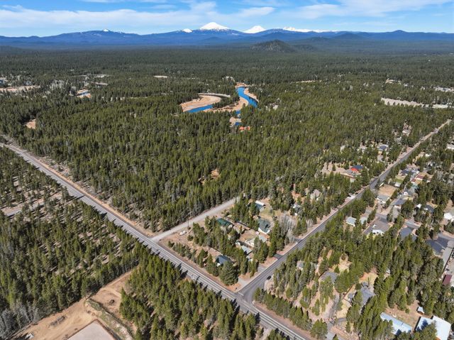 55601 Swan Road, Bend, OR 97707
