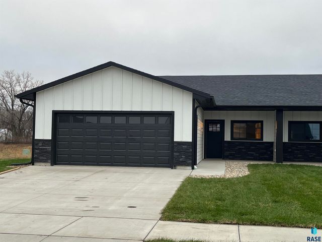 704 N Clark St Street, Lennox, SD 57039