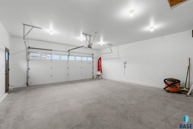 704 N Clark St Street, Lennox, SD 57039