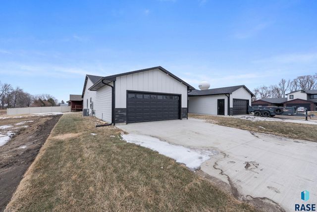 704 N Clark St Street, Lennox, SD 57039