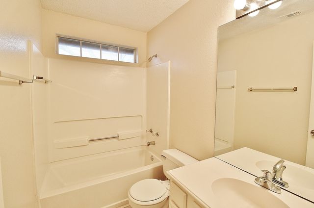 210 Ridgecrest Drive, Cedar Hill, TX 75104