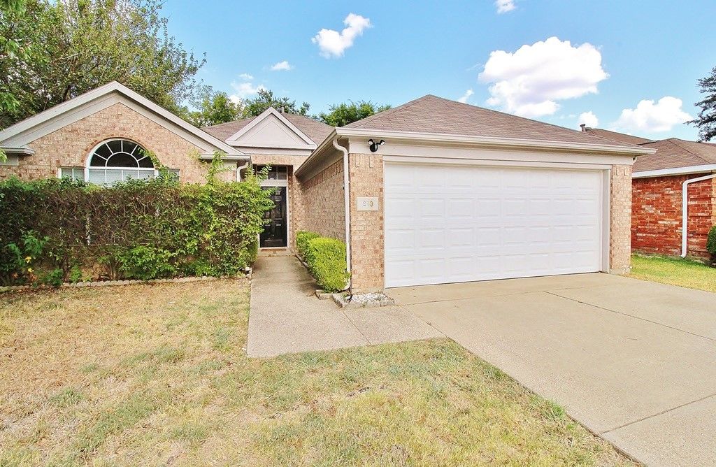 210 Ridgecrest Drive, Cedar Hill, TX 75104